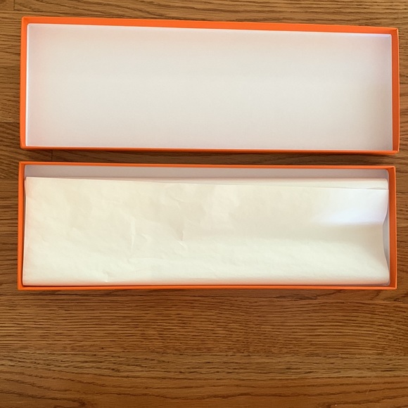 Hermes Tie Box with white Tissue paper inside - Picture 3 of 5